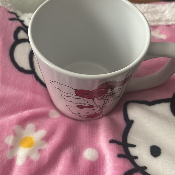 NWT Valentine’s Day Hello Kitty mug - Picture 2 of 3